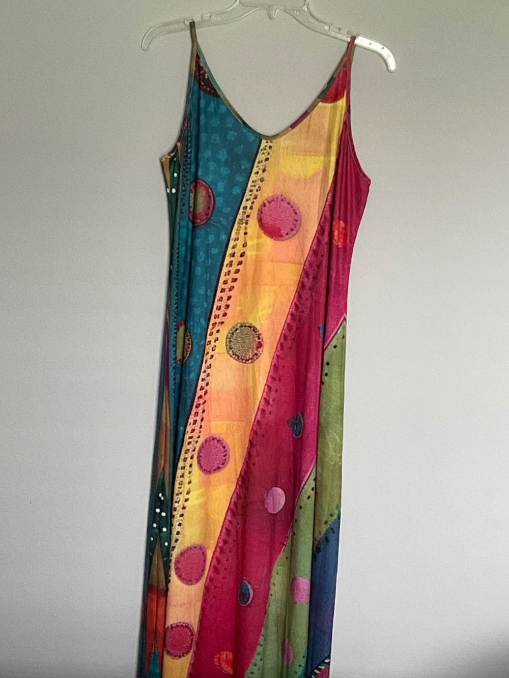 MAXI DRESS BRIGHT MODERN PATTERN SIZE MEDIUM TO LARGE